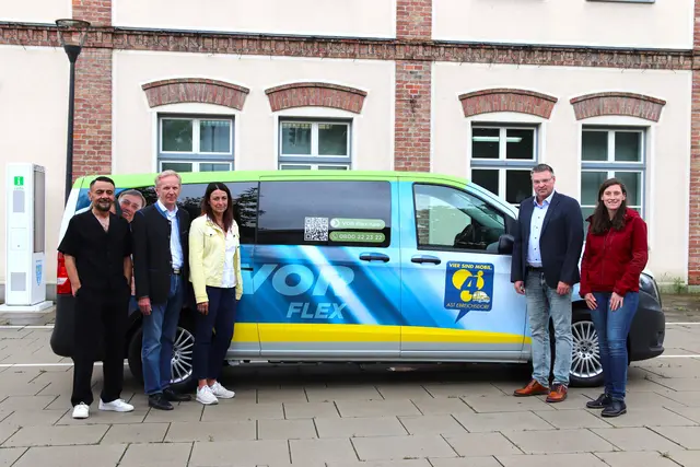 TMS Taxi Unternehmer Cengiz Parlak, Vize Bgm. Christian Pusch, STR Claudia Dallinger, Bgm. LAbg. Wolfgang Kocevar, VOR Flex Projektleiterin Barbara Bilderl. | Foto: Stadtgemeinde Ebreichsdorf