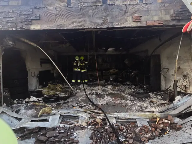 Die Garage brannte vollständig aus, eine Brandausbreitung konnte verhindert werden.  | Foto: OFM Jasmin Triebelnig, FF Maria Saal