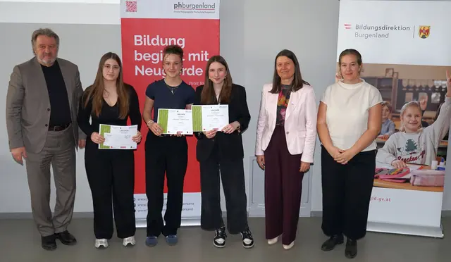 Kroatisch: Bildungsdirektor Alfred Lehner, Christina Meidl (2. Platz, ORG Theresianum Eisenstadt), Karla Borota (1. Platz, BG BRG BORG Oberpullendorf), Dorothea Kuzmits (3. Platz, BAfEP Oberwart), Rektorin Sabine Weisz (PPH Burgenland), Zrinka Reiter-Kinda (Landes-ARGELeitung Kroatisch) | Foto: Private Pädagogische Hochschule Burgenland