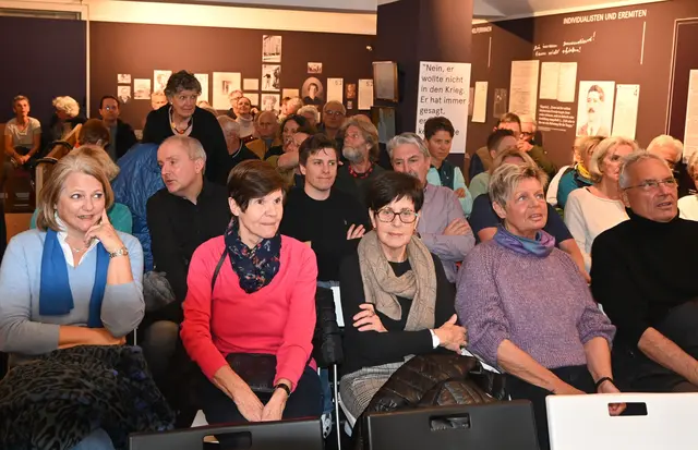 Gefüllter Saal im Turmuseum.  | Foto: Tatschl