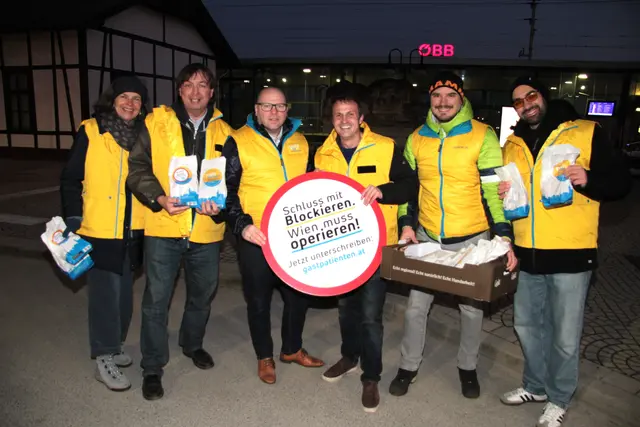 Bürgermeister Markus Mentl-Weigl und VP-Stadtparteiobmann Bernhard Grubmüller (Bild Mitte) mit dem Team der VP-Deutsch Wagram
 | Foto: bzgsdf@vpnoe