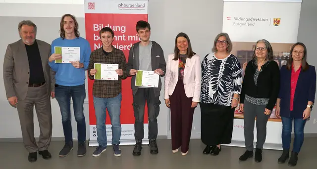 Spanisch: Bildungsdirektor Alfred Lehner, Eric Andreas Gruber (2. Platz, BG/BRG/BORG Eisenstadt), Fabio Mladenov (1. Platz, BG/BRG/BORG Neusiedl am See), Roland Martin Pörnecz (3. Platz, BG/BRG/BORG Eisenstadt), Rektorin Sabine Weisz (PPH Burgenland), Judith Jamöck-Lange, Sigrid Murschenhofer, Elisabeth Wappel (Landes-ARGE-Leitungen Spanisch) | Foto: Private Pädagogische Hochschule Burgenland
