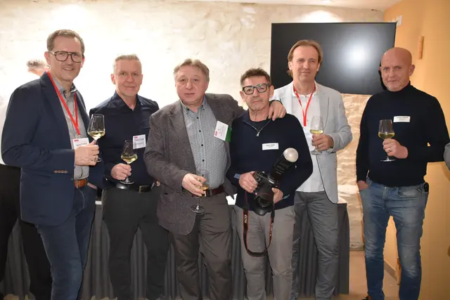 Die Unternehmer nutzten den Abend auch zum Netzwerken: Jürgen Wagner, Robert Seier, Bernhard Bruckner, Erwin Muik, Markus Schiller und Gerhard Unger | Foto: MeinBezirk/Michael Strini