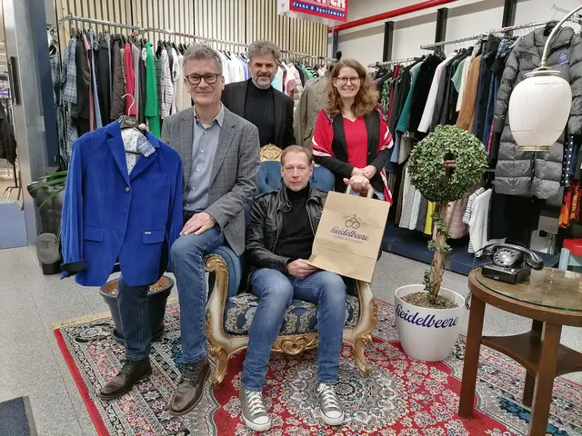 Peter Wiesinger, Andreas Bramberger (Mitte vorne), Ralf Reiter (Mitte hinten), Vizebürgermeisterin Anna-Maria Demmelmayr (v. li.). | Foto: TIC Steyr