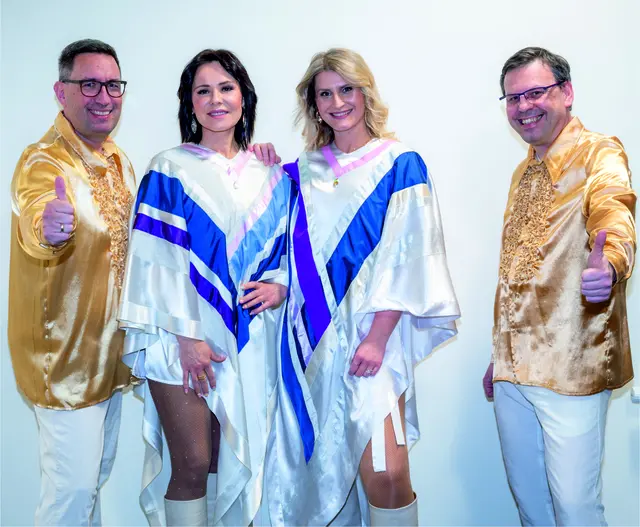 Die ABBA-Coverband von Dolcevita bringt die größten Hits der weltbekannten Band in authentischen Kostümen auf die Bühne. | Foto: Dolcevita