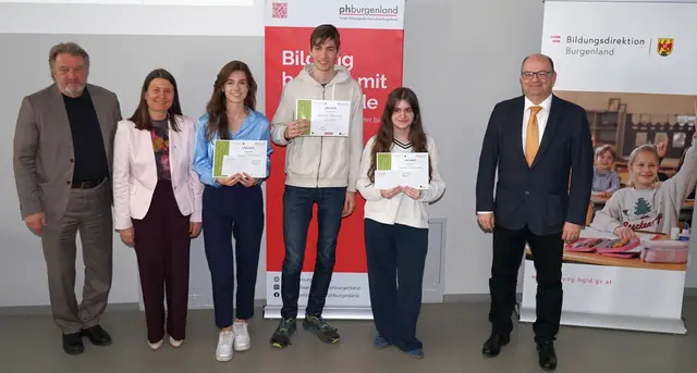 Latein Kurzform: Bildungsdirektor Alfred Lehner, Rektorin Sabine Weisz (PPH Burgenland), Liliána Rózsa (2. Platz, BG/BRG/BORG Oberschützen ), Leander Lunzer (1. Platz, BG/BRG Mattersburg), Sarah Wanek (3. Platz, BORG Jennersdorf), Walter Dujmovits (Landes-ARGE-Leitung Latein Burgenland) | Foto: Private Pädagogische Hochschule Burgenland