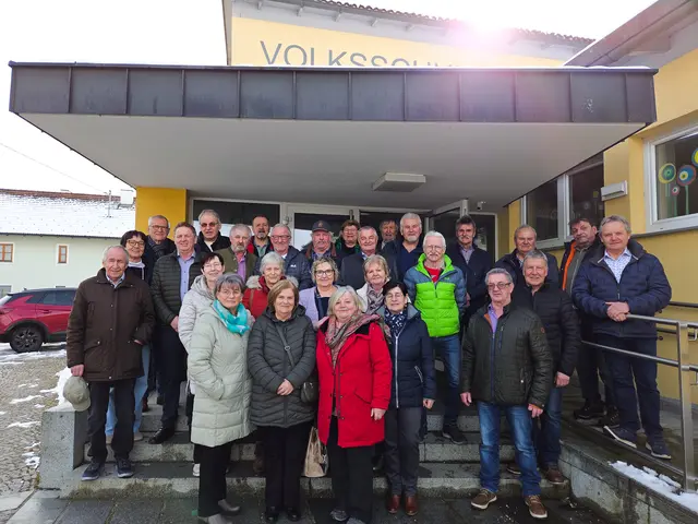 Zahlreiche Enzenkirchner Schüler trafen sich nach 60 Jahren wieder. | Foto: Gemeinde