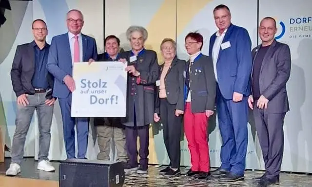 Verleihung der Tafel "Stolz auf unser Dorf". | Foto: NÖ Dorf- Stadterneuerung