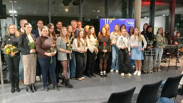 18 begabte und hervorragende Künstlerinnen und Künstler luden zur Vernissage ins Kunsthaus Weiz. | Foto: Josef Hofmüller