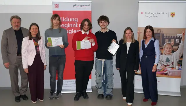 Englisch B1: Bildungsdirektor Alfred Lehner, Rektorin Sabine Weisz (PPH Burgenland), Thomas Ludwig (2. Platz, HLW Güssing), Gabriel Stojanovic (1. Platz, BS Eisenstadt), David Bledea (3. Platz, BS Eisenstadt), Anna Weinreich (Landes-ARGE-Leitung Englisch) und Susanne Wallner (Schulqualitätsmanagerin, Bildungsdirektion Burgenland) | Foto: Private Pädagogische Hochschule Burgenland