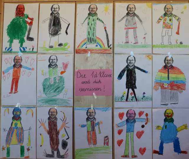 Wohin man im ganzen Gebäude der VS Gratkorn blickte - überall hingen von den Kindern gezeichnete Bilder ihres Schulwarts Günther Eckhard.  | Foto: Edith Ertl