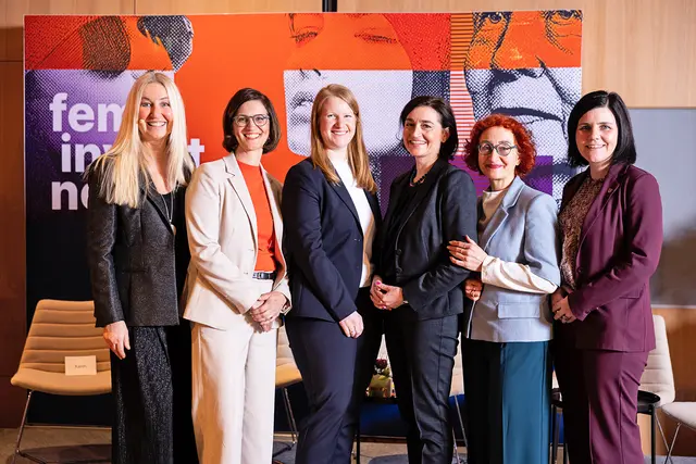 Die Podiumsgäste des Abends: Yvonne van Dyck, Dr. Martina Filzer-Kurz, Karin Bihun, MSc, Dr. Nadja Wechselberger, MBA, Mag.a Avelina Martinez-Löffler sowie Petra Lintner. | Foto: Thomas Steinlechner