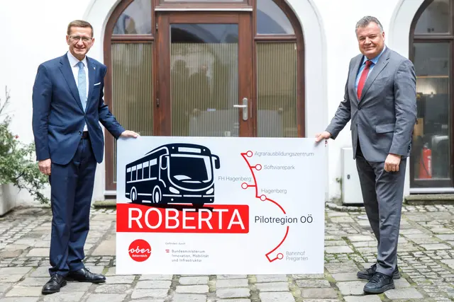 Von links: Markus Achleitner, Günther Steinkellner. | Foto: Land OÖ/Wakolbinger