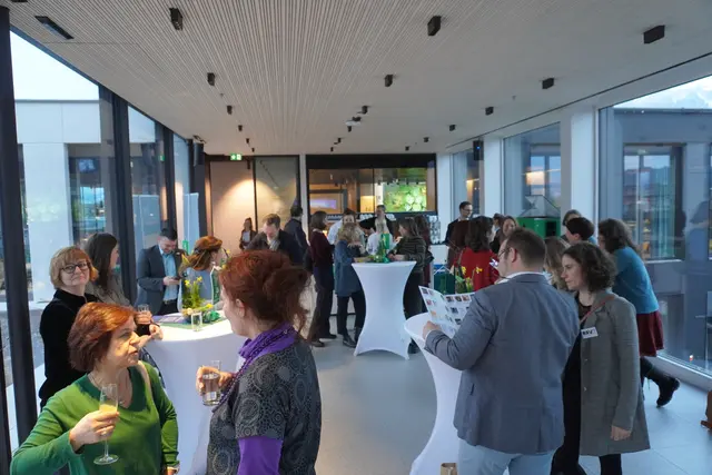 Das Interesse an den Projekten während der Verleihung war groß.  | Foto: AMG