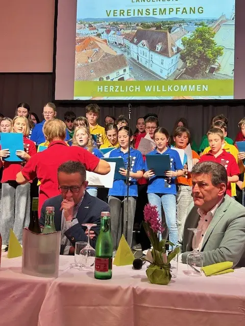 ... schwungvoll ...