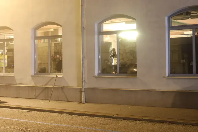 In der Nacht auf Freitag, 27. Februar, wurden die Auslagenscheiben des Eisenwaren-Geschäfts Schildmair in der Welser Neustadt eingeschlagen. | Foto: laumat.at