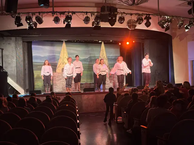Das Theater im Neukloster zeigte im Rahmen der Schülerveranstaltungen "Franzl und die 7 Wunder von Wiener Neustadt". | Foto: Schauer