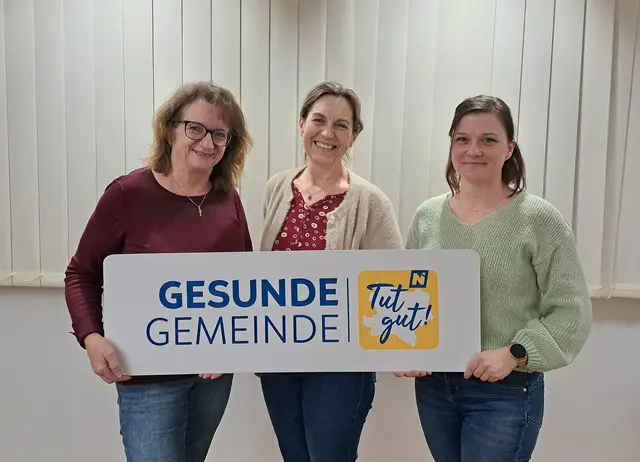 Aufbruch in eine neue Ära: Maria Kletzl übergab im Beisein von Regionalbetreuerin Elisabeth Kramreiter die Arbeitskreisleitung an Romana Graf. | Foto: Gemeinde