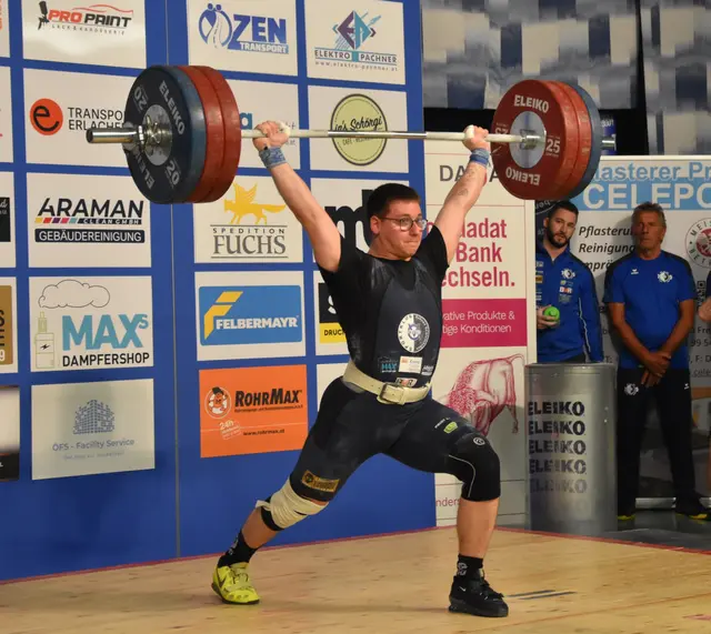 Jonas Klinger (VÖEST), der 20-jährige Leondinger schaffte am 21. Februar in der Nationalliga gegen Dornbirn/Innsbruck erstmals 300 kg im Zweikampf.

Foto: Conny Högg