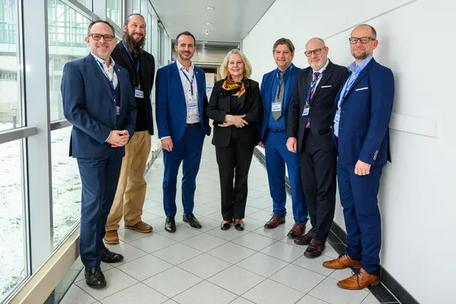 Andrej Zwitter, Johannes Oberzaucher, Jan Steinbrener, Ada Pellert, Christian Menard, Karl Cernic, Michael Trapp (v.l.n.r.) | Foto: aau/Hude