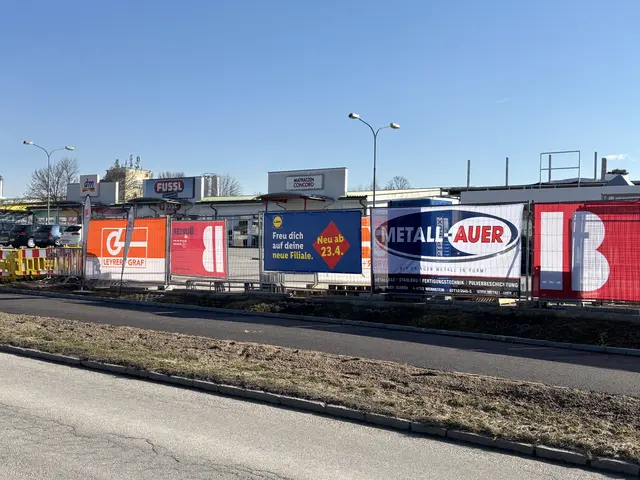 Die Bauarbeiten für die Lidl-Filiale in der Emerich-Berger-Straße laufen. | Foto: MeinBezirk