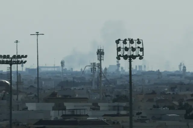 Von Doha aus ist Rauch zu sehen. | Foto: APA-Images / REUTERS / Mohammed Salem
