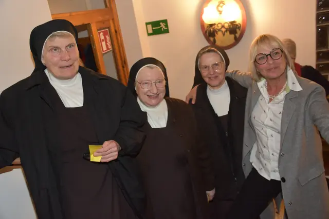 Eine überaus gelungene Premiere mit dem Theaterklassiker "Pension Schöller" feierte die MimusBühne Waldhausen am Samstag, 28. Februar, im voll besetzten Saal im Gasthaus Hader.  | Foto: Robert Zinterhof
