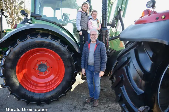 Groß und Klein kamen zum Neu und Gebrauchtmaschinenmarkt zum Landring in Pirching. | Foto: Gerald Dreisiebner