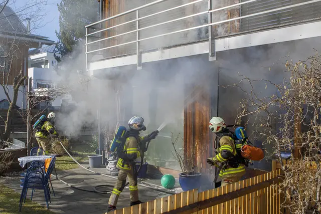 Die Feuerwehr Götzens war rasch zur Stelle und konnte das Brandgeschehen unter Kontrolle bringen. | Foto: FF Götzens/Bruno Rainer