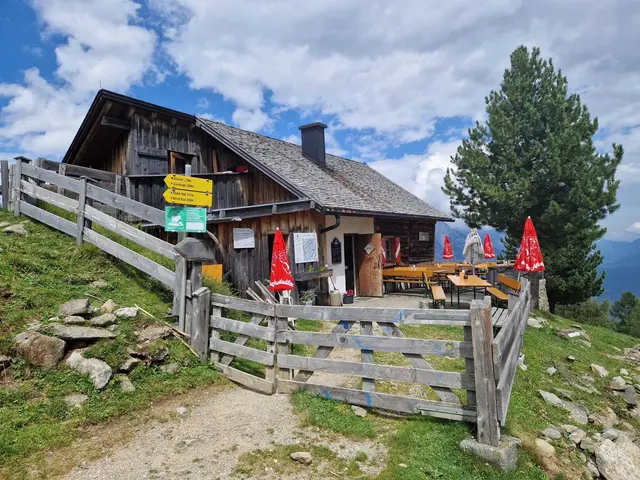 Der Südteil der Hütte wird komplett erneuert und erweitert. | Foto: © Georg Larcher