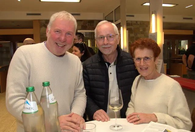Manfred Bichler mit Florian und Elisabeth Zederbauer. | Foto: Christian Nowotny