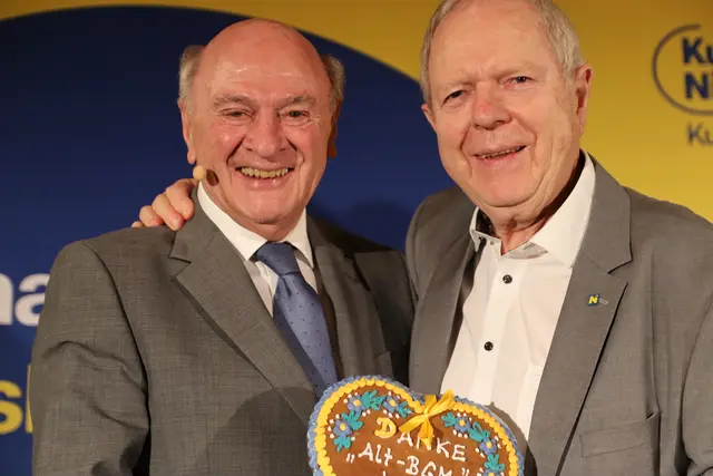 NÖs Alt-Landeshauptmann Erwin Pröll mit Alt-Bürgermeister Hans Miedl aus Weissenbach. | Foto: Manfred Wlasak