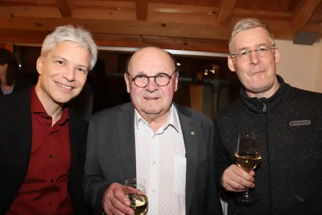 Weissenbachs Bürgermeister Gerhard Leutgeb, Furths Alt-Bürgermeister Franz Seewald und Historiker Thomas Aigner. | Foto: Manfred Wlasak