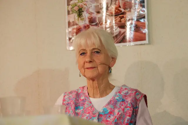 Hilde Korber‑Reiter ist mehr als eine Laienschauspielerin. Die Kalsdorferin macht auf der Bühne Emotionen durch Mimik, Gestik und sprachliche Nuancen erlebbar. Ob in humorvollen Charakterrollen oder dramatischen Figuren, Korber-Reiter ist in unterschiedlichen Genres eine tragende Säule der Theaterrunde Kalsdorf (TRUNK) und eine große Schauspiel-Persönlichkeit im Jugendtheater Fantasia.  | Foto: Edith Ertl