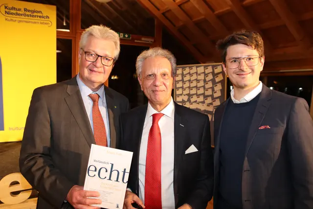 Landtagsabgeordneter Christoph Kainz mit musikalischer Familie: Bijan Khadem-Mishag (Ehrenpräsident Festival Allegro Vivo) und Jakob Bayer (Gf Festival Beethooven Frühling) - Vater und Ehemann der Pianistin, Dirigentin und Autorin Doroty Khadem-Mishag. | Foto: Manfred Wlasak