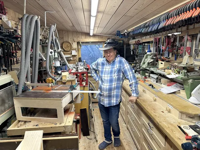DI Josef Forer in seiner Holzwerkstatt | Foto: Michael Köck