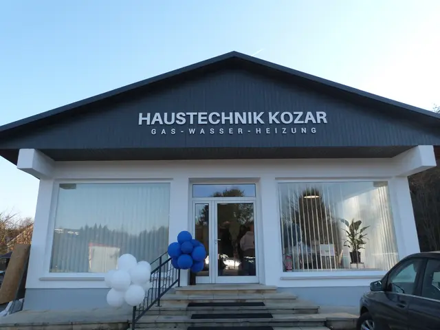 Mit einer feierlichen Neueröffnung hat die Haustechnik Kozar am vergangenen Samstag ihren neuen Standort am Stranzlingweg 15 in Steinberg-Dörfl offiziell eröffnet.  | Foto: Vanessa Wittmann