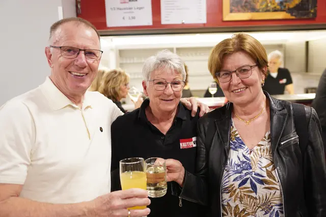 Harald Huber stieß mit Heidi Reidinger und seiner Gerlinde an.
