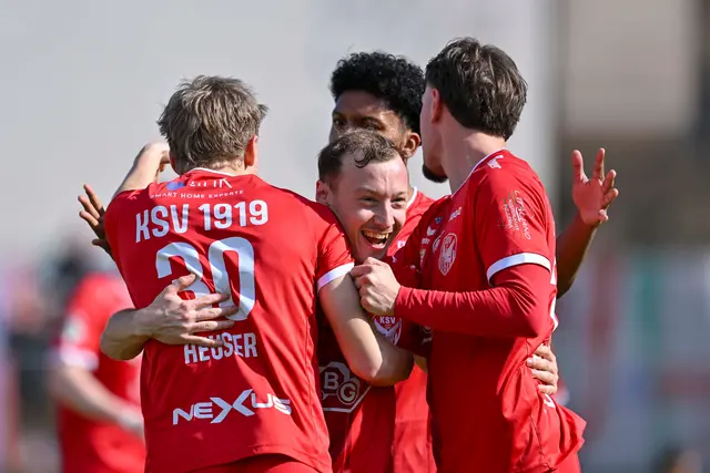 Der Sieg im Steirerderby ließ die Falken jubeln: Ben Heuser, Thomas Maier, Jose-Andrei Rostas und Luca Hassler (v.l.). | Foto: GEPA pictures/Avni Retkoceri