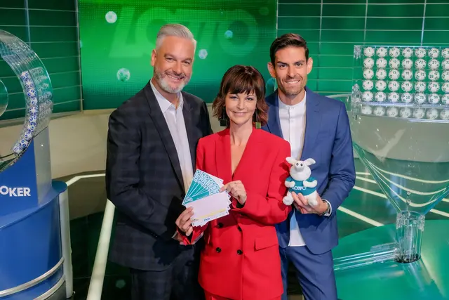Die Lotto Stamm-Moderatoren in Österreich: Thomas May (links), Evelyn Vysher und Ralph Huber-Blechinger. | Foto: ORF/Günther Pichlkostner