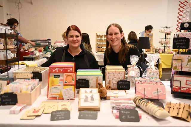 Patricia von Riedt mit Kerstin Baumann beim 1. Frühlings- und Ostermarkt in Pöchlarn. | Foto: Gerlinde Siebenhandl