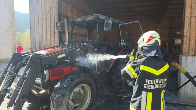 Feueralarm wegen eines Traktorbrandes. | Foto: DOKU-NÖ