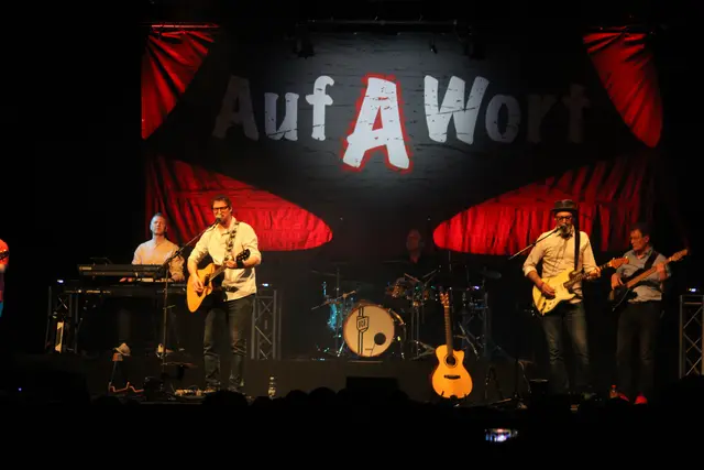 Die bayrische Band "Auf a Wort" brachte Austropop-Klassiker ins Forum Kloster Gleisdorf. | Foto: Josef Hofmüller