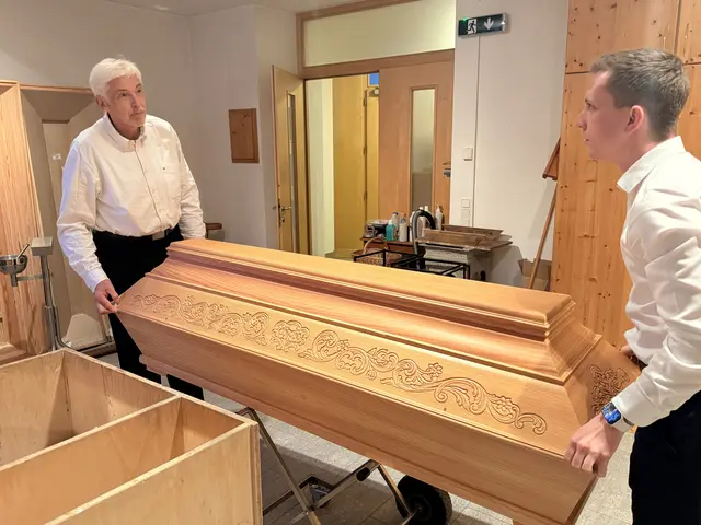 Die Särge werden nicht mehr selbst gefertigt, sondern werden nach Wunsch bestellt und geliefert.