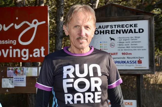 Organisator und Obmann der „Morbus Fabry Selbsthilfegruppe in Österreich Willy Koglbauer setzt mit dieser sportlichen Veranstaltung für „Seltene Erkrankungen“ im Föhrenwald ein starkes Zeichen. | Foto: Elisabeth Peinsipp