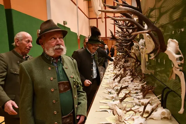 Treffpunkt der Jägerschaft bei der Trophäenschau in der WM Halle Murau. | Foto: Anita Galler