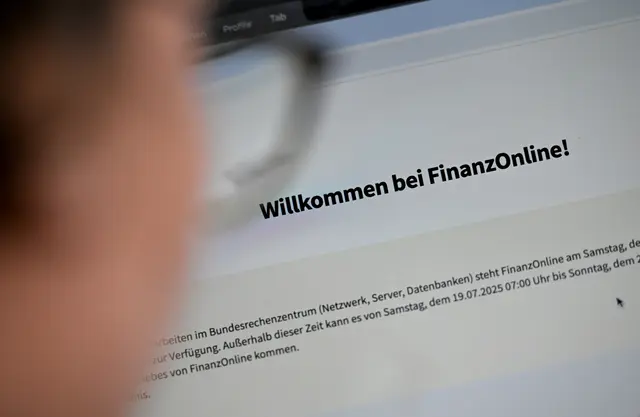 Mit dem Frühjahr startet erneut die Arbeitnehmerveranlagung. Erstmals können sich digital weniger affine Personen dabei vertreten lassen. | Foto: APA-Images / APA / ROLAND SCHLAGER