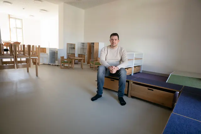 Bürgermeister René Blum in einer der Kindergruppen. | Foto: Santrucek