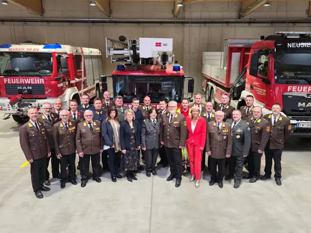Zahlreiche Feuerwehrmitglieder und Ehrengäste nahmen an der Frühjahrsdienstbesprechung im Feuerwehrhaus Neusiedl am See teil. | Foto: BFKDO Neusiedl am See