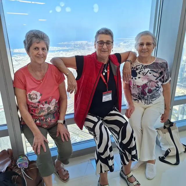 Roswitha Scheuringer (Mitte) aus Andorf sitzt mit 45 weiteren Personen in Dubai fest. | Foto: Roswitha Scheuringer